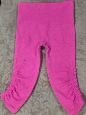 Lululemon Pink Ebb and Flow Capri Leggings Heathered Pink Size XS